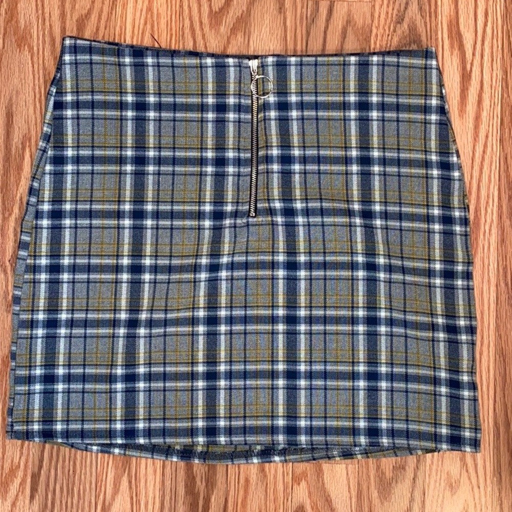 NWT Plaid Skirt with Front Zipper Detail